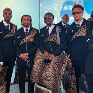 RD del Congo se vuelve viral por su vestimenta de leopardo en su llegada a EU para el Mundial