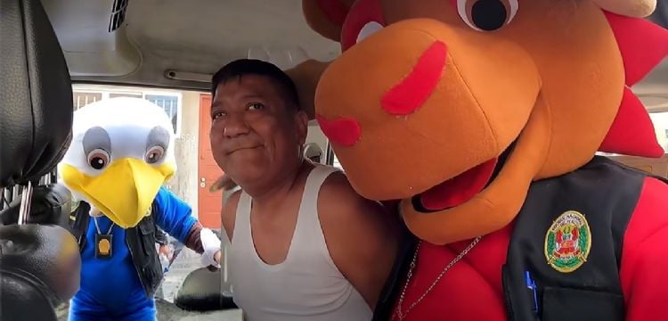 Policías se disfrazan de mascotas del Mundial de futbol para detener a un narcomenudista en Perú