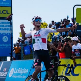 Isaac del Toro gana la séptima etapa del Tour de Auvernia Ródano Alpes y es tercero general