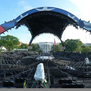 Instalan en jardín de la Casa Blanca arena para espectáculo de la UFC por el cumpleaños 80 de Trump
