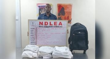 Detienen en Nigeria a empresario brasileño con más de seis kilos de cocaína impregnada en camisas