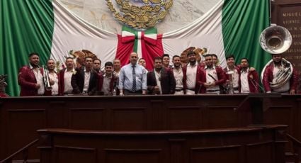 Abren investigación contra el presidente del Congreso de Michoacán por cantar "narcocorrido" en el pleno