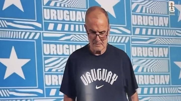 “No soy modelo”: Marcelo Bielsa responde tras polémica foto para la FIFA en la que mira hacia abajo