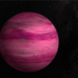 Explican el inusual color del "Planeta Rosa" gracias al telescopio James Webb: tiene nubes de sal