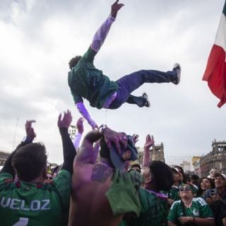 Gritos, lluvia y esperanza: así se vivió en el Fan Fest del Zócalo la victoria de México