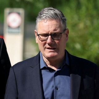 Condenan a prisión a responsables de ataques contra propiedades de Keir Starmer