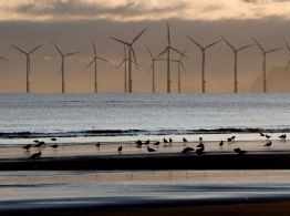 El gobierno de Reino Unido fija meta de recortar 87% sus emisiones de carbono para 2042