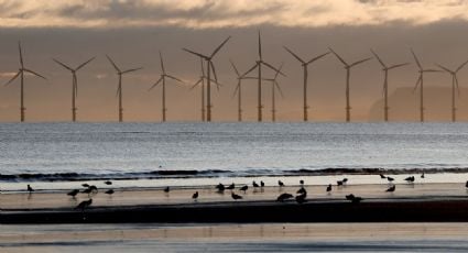 El gobierno de Reino Unido fija meta de recortar 87% sus emisiones de carbono para 2042