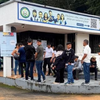 Segunda vuelta: colombianos se dividen entre la continuidad con Cepeda y un giro con De la Espriella