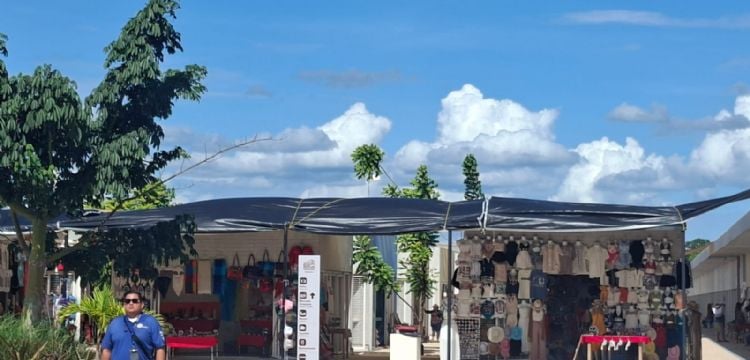 El Tren Maya y su nuevo acceso a Chichén Itzá arruinan la economía local, acusan artesanos