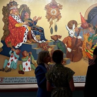 Mural de "Alicia en el país de las maravillas" recuerda que el arte puede contribuir a la salud