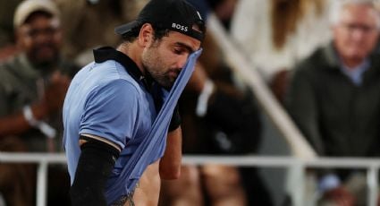 Drama en Roland Garros: El italiano Mateo Berrettini abandona por calambres los Cuartos de Final, pese a sus ganas de seguir