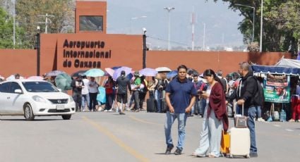 Maestros de la CNTE bloquean el aeropuerto de Oaxaca y se manifiestan en carretera de Huitzo