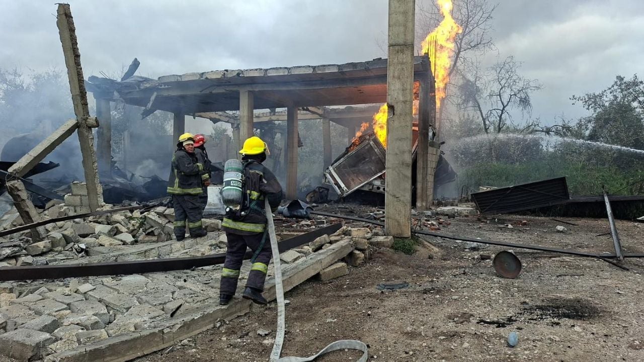 Explota un sitio de almacenamiento de pipas de gas en Puebla cerca de una escuela; no reportan heridos