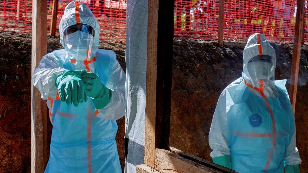Brote de ébola: suman 363 casos confirmados y 62 fallecidos 