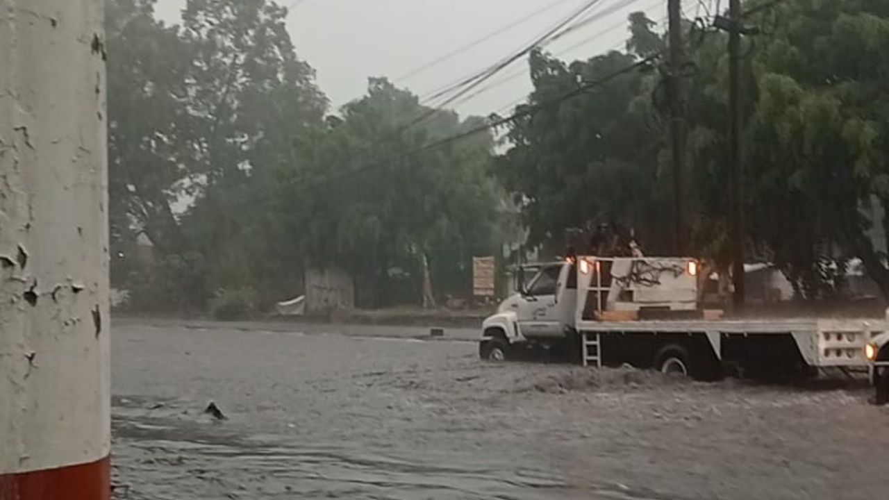 Lluvias en Edomex provocan inundaciones en varios municipios y el Mexibús suspende servicio