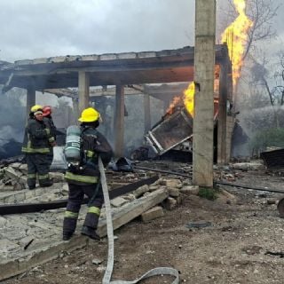 Explota un sitio de almacenamiento de pipas de gas en Puebla cerca de una escuela