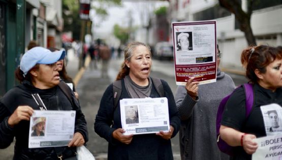 Colectivos de madres buscadoras organizan ‘cascarita’ para protestar previo al México-Serbia a las afueras del estadio Nemesio Diez de Toluca
