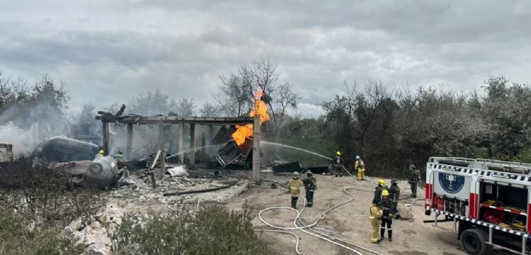 Suman al menos tres heridos por la explosión en un sitio de almacenamiento de pipa de gas en Puebla