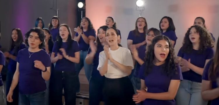 Julieta Venegas desactiva comentarios en YouTube por críticas a la canción ‘La niña futbolista’