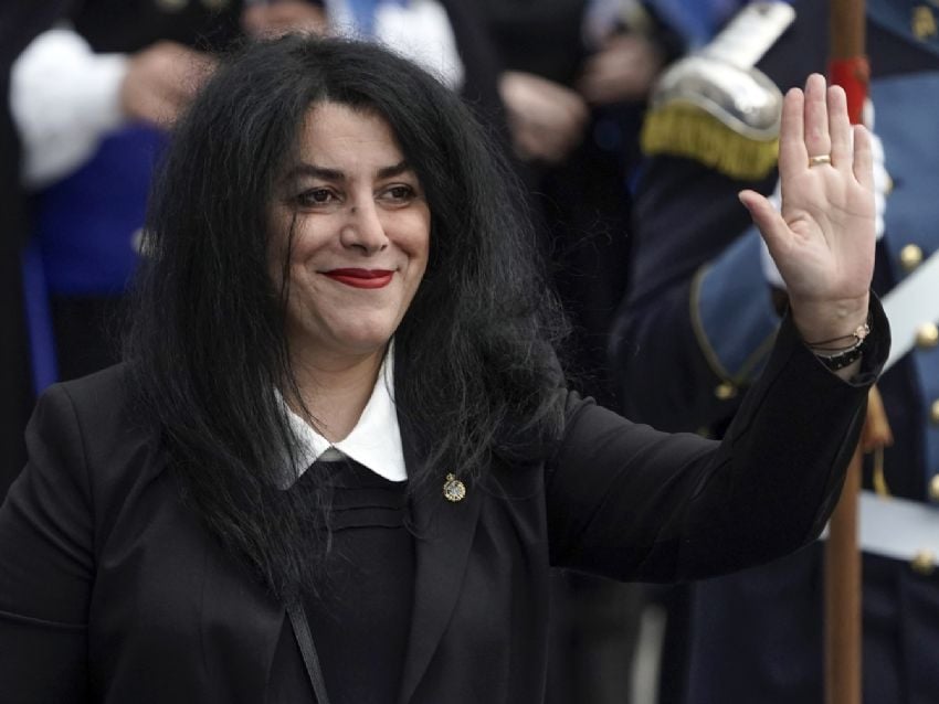Fallece en el exilio Marjane Satrapi, autora de "Persépolis"; "murió de  tristeza", revela su familia | LatinUS