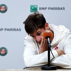 El italiano Matteo Arnaldi se retira por un virus y su compatriota Flavio Cobolli enfrentará a Zverev en la Final de Roland Garros