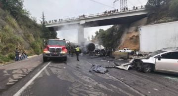 Cierran la carretera Chamapa-Lechería tras incendio de pipa provocado por choque múltiple