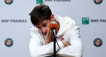 El italiano Arnaldi se retira y Cobolli enfrentará a Zverev en la Final de Roland Garros