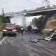 Cierran la carretera Chamapa-Lechería tras incendio de pipa provocado por choque múltiple