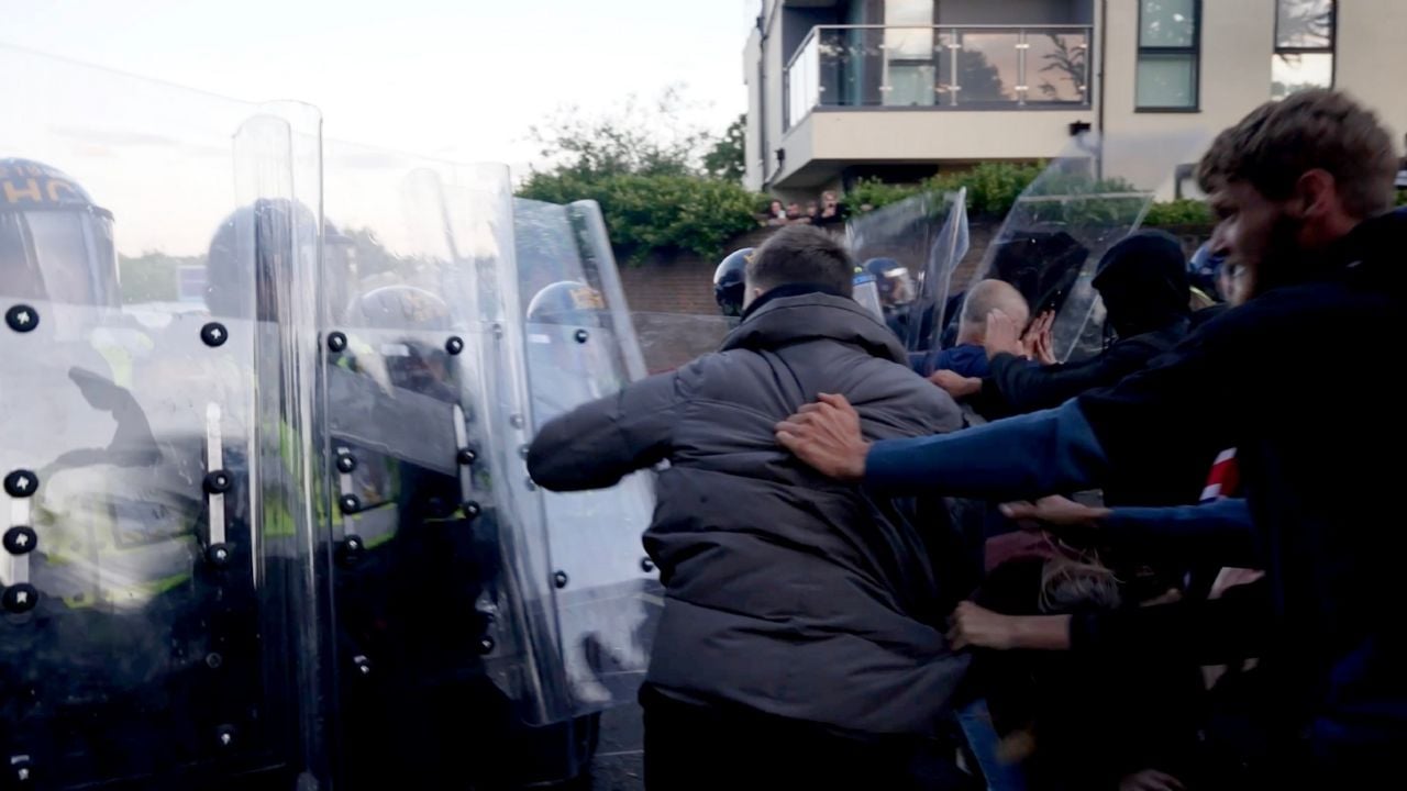 Acusan en Reino Unido a seis personas de desórdenes violento