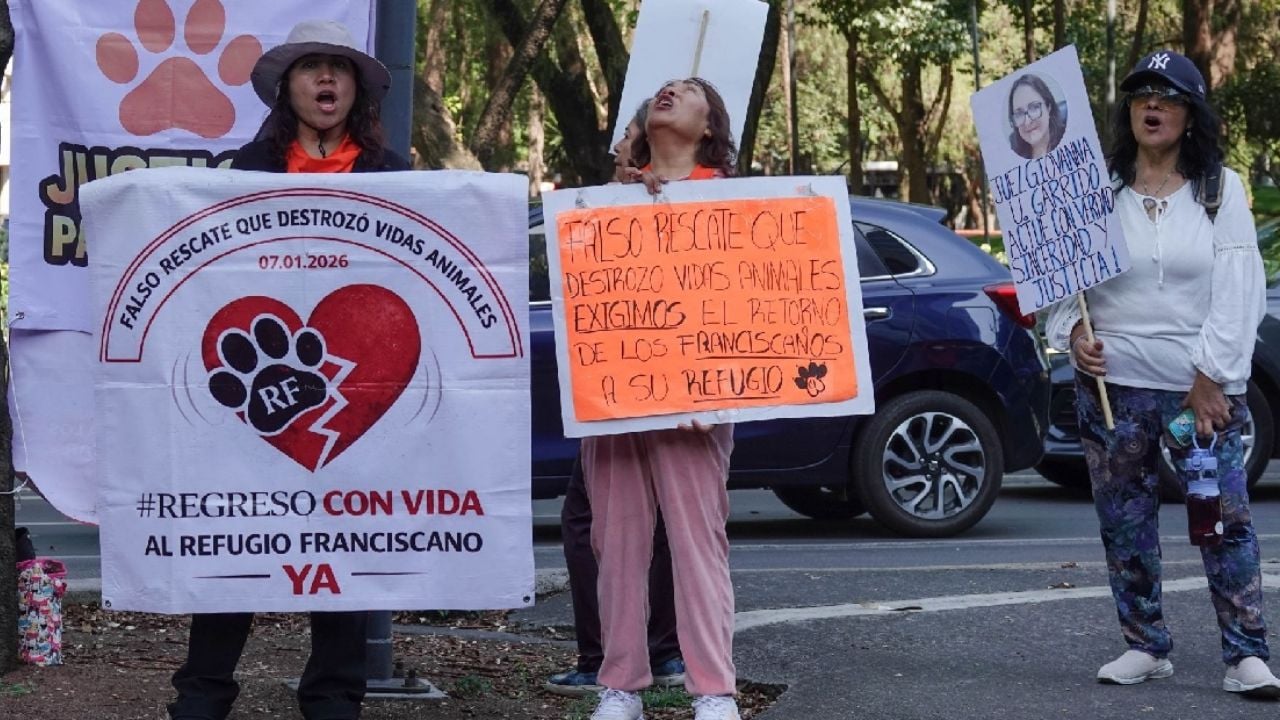 Miembros del Refugio Franciscano cierran carriles de Circuit