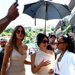 Kim Kardashian acapara reflectores en el GP de Mónaco: celebra el podio de Hamilton e ignora petición de entrevista