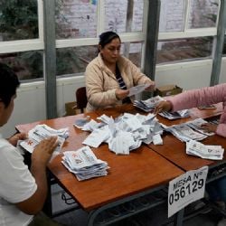 Elecciones en Perú: concluye la segunda vuelta presidencial e inicia el escrutinio