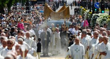 León XIV en España: cerca de 1.5 millones de personas asisten a misa y procesión de Corpus Christi