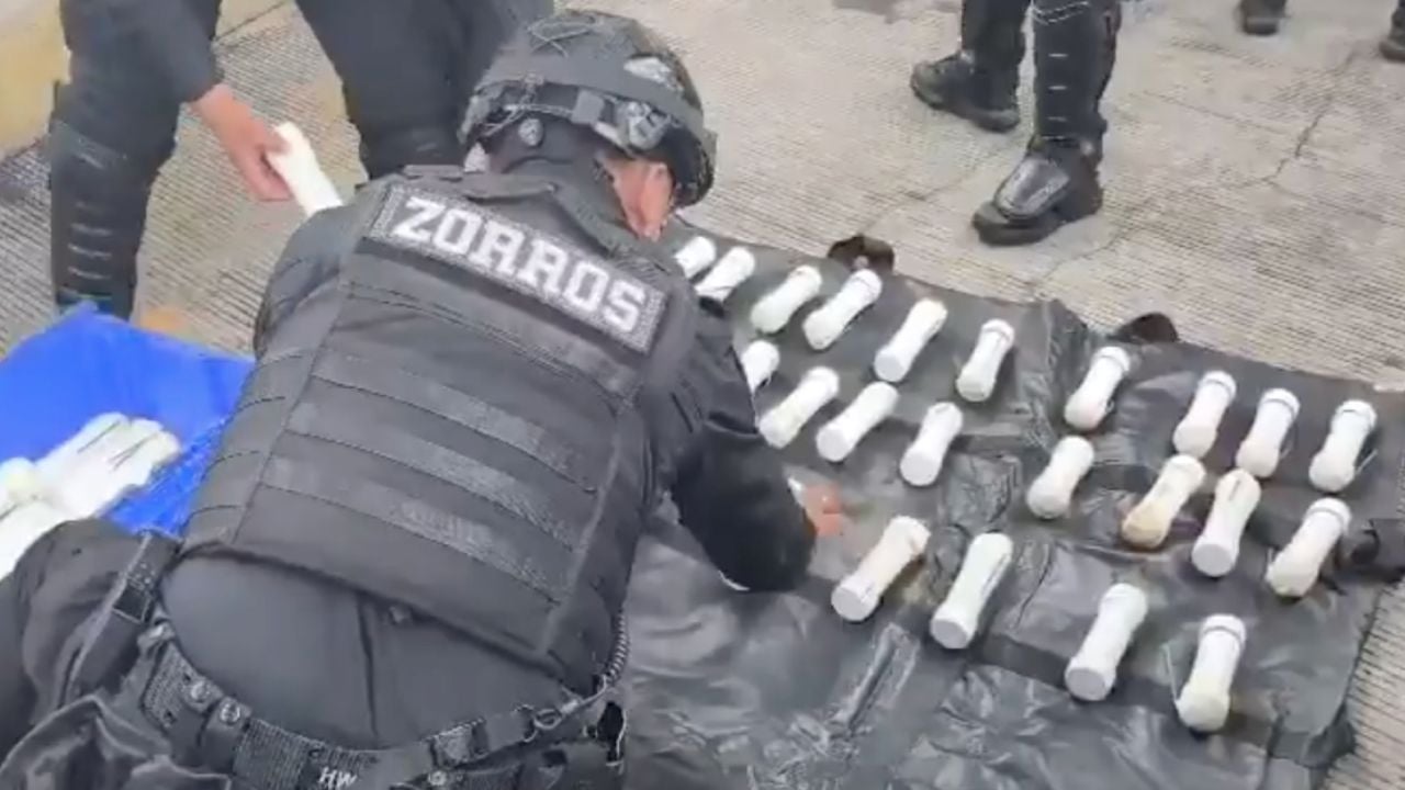 Seguridad de la CDMX decomisa 59 artefactos explosivos en au