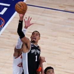 ¡Trump 'sala' a los Knicks! Pierden en Nueva York ante los Spurs y las Finales de la NBA se cierran en el tercer juego