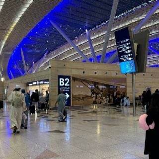 Irán suspende todos sus vuelos hasta nuevo aviso tras intercambio de ataques con Israel