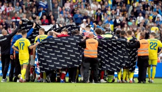 Exfutbolista danés pide a Cristian Eriksen retirarse por el bien de su esposa, luego de sufrir un nuevo desplome en la cancha
