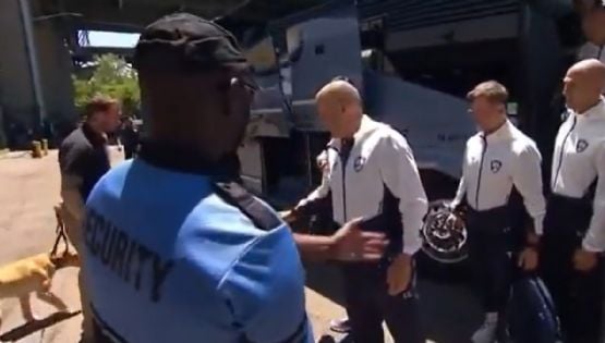 La selección de Uzbekistán sufre humillante revisión en EU de cara al Mundial: detectores de metal, perros especializados y vaciado de maletas
