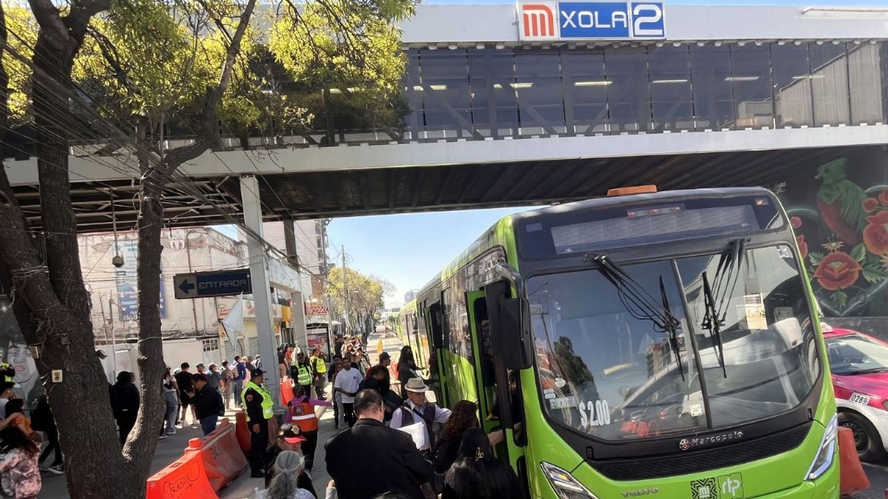 La estación Xola tiene goteras y filtraciones de lluvia a un