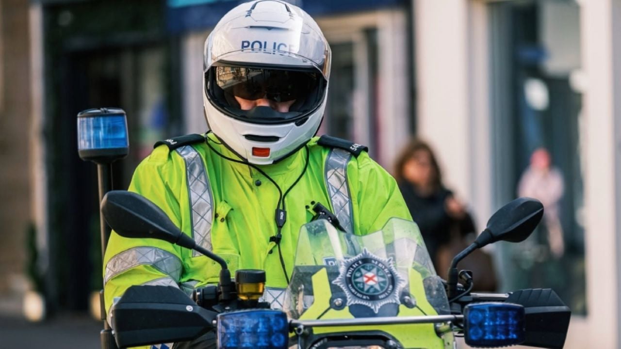 Sujeto ataca con arma blanca a una persona en Irlanda del No