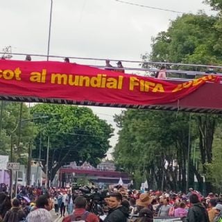 CNTE colapsa Calzada de Tlalpan por cierre vial en marcha hacia el Estadio Azteca