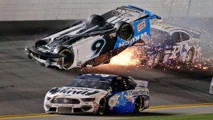 Momento del impacto del auto de Ryan Newman en Daytona 500