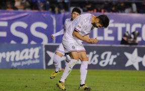 Oribe Peralta celebra su gol ante Atlético San Luis