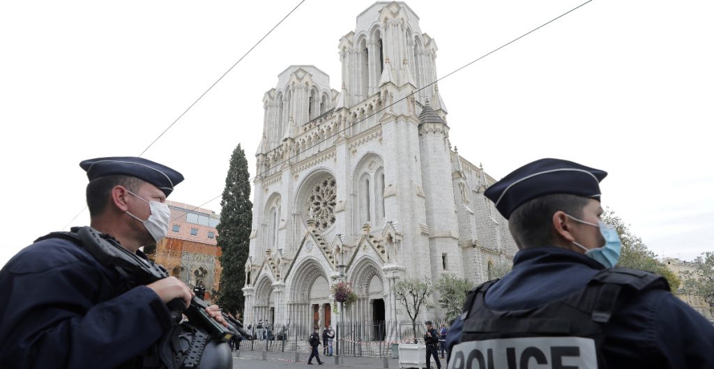 Mueren tres en atentado terrorista en iglesia de Niza, Francia