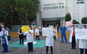 Protesta personal del IMSS por falta de insumos para atender Covid-19
