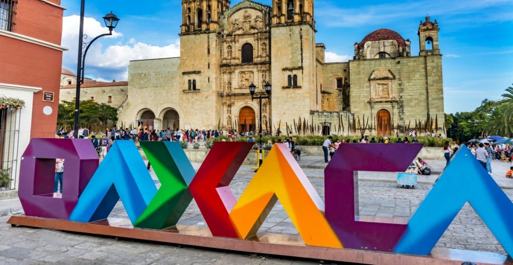Restringen venta de alcohol en Oaxaca por festividades del Día de Muertos