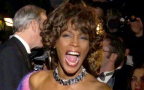 A ocho años de su muerte, Whitney Houston rompe récord y gana tercer disco de diamante